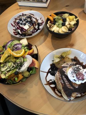 Pancakes, smoothie bowl, big breakfast  at Geh Veg in Berlin