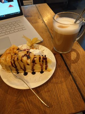 Apple almond cake and latte macchiato  #Veganuary at Geh Veg in Berlin
