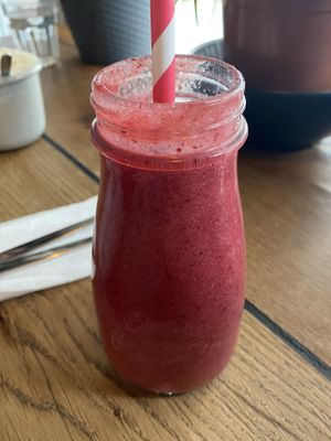 Roter Smoothie  at Geh Veg in Berlin