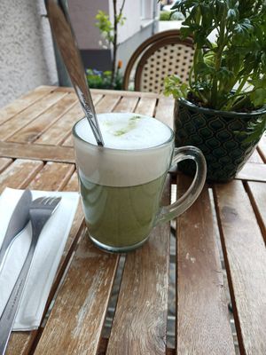 Oat milk matcha latte at Geh Veg in Berlin