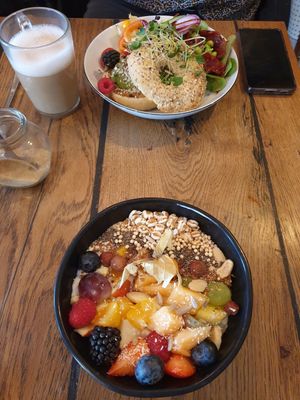 Yoghurt + Avocado Bagel at Geh Veg in Berlin