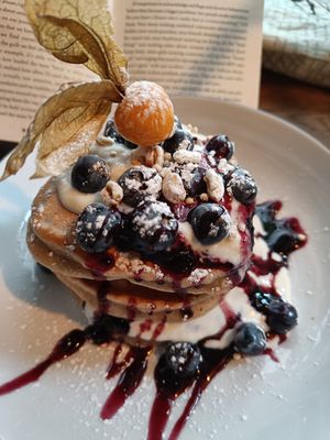 Blueberry pancakes at Geh Veg in Berlin