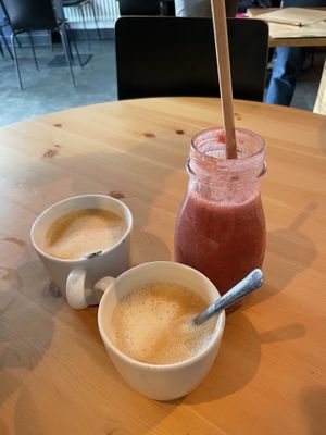 Smoothie und Kaffee   at Geh Veg in Berlin