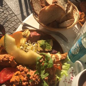 breakfast & bread at Geh Veg in Berlin
