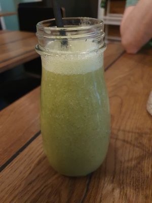 Yellow smoothie at Geh Veg in Berlin