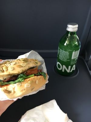 Tempeh bagel to-go at Geh Veg in Berlin