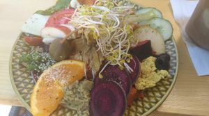 savoury big breakfast plate (additionally comes wonderful dark and full grain bread) at Geh Veg in Berlin