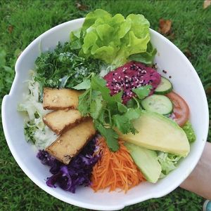 Wochengericht frische Bowl at Vegano in Gross-gerau