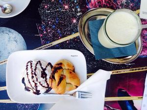 small pastry with creme and a banana lassi at Valladares in Berlin