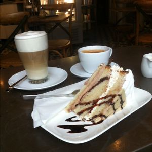 Eierlikörtorte at Valladares in Berlin