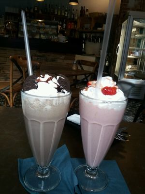 his & her's ~ Erdbeer & Oreo ~ at Valladares in Berlin