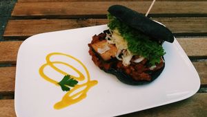 Black BBQ Burger at Valladares in Berlin