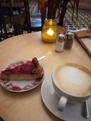 Cherry cheesecake with oatmylk cappuccino at Valladares in Berlin