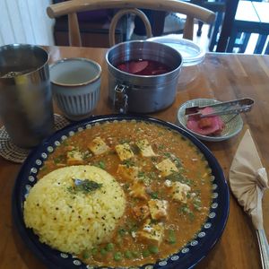 Great curry at The 2nd Rogpa Shop & Cafe in Seoul