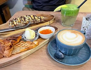 Full breakfast, ☕ 🥐 🍞 🥤 at Bohemian Lane in Bilbao