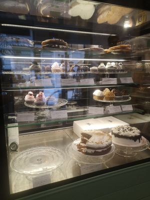 Available cakes and cupcakes (sorry for the reflection) at Bohemian Lane in Bilbao