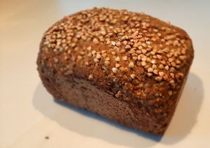 Meergranenbrood, glutenvrij at Crudo in Nijmegen