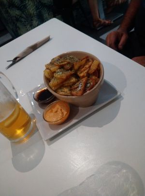 Patatas fritas con salsas a elegir (barbacoa y Kimchi son las de la foto) at El Oju in Granada