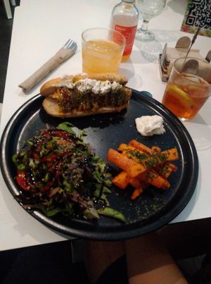 Hot dog Beyond at El Oju in Granada