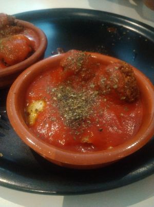 Tapa de albóndigas at El Oju in Granada