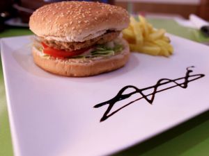 Oat burger at El Oju in Granada