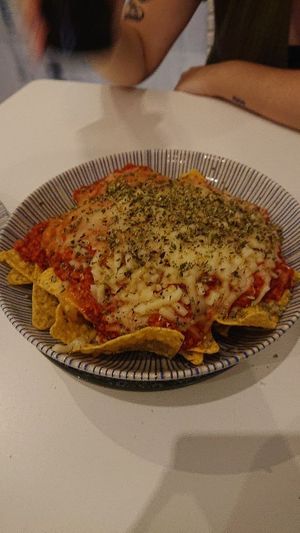 large ration of nachos at El Oju in Granada