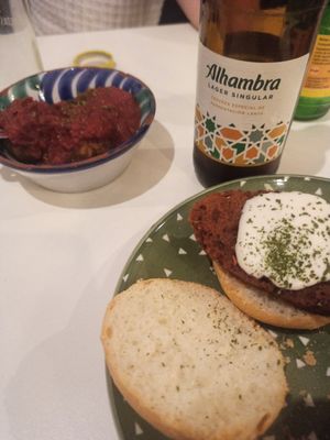 Albóndigas y choripán at El Oju in Granada