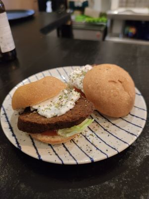 Vegan tapas at El Oju in Granada