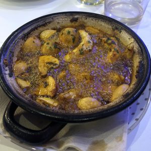 “Shrimps” garlic style - still sizzling, with fab mushrooms   at El Oju in Granada