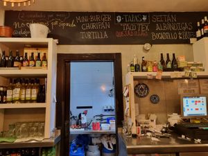 Chalkboard menu at El Oju in Granada