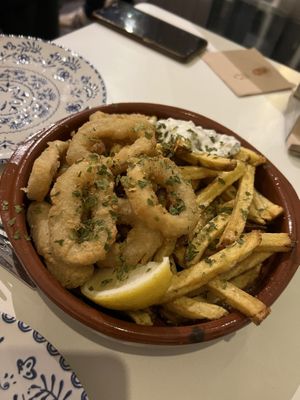 Calamares con patatas y veganesa   at El Oju in Granada