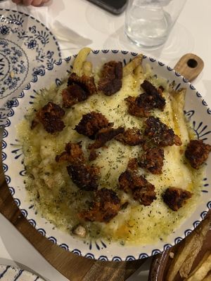 Cheesy Fries and Chorizzo  at El Oju in Granada