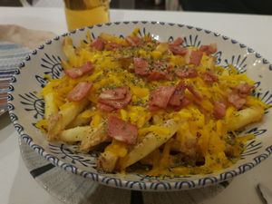 Cheddar and bacon potatoes at El Oju in Granada