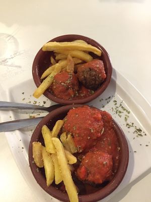Meatball tapas at El Oju in Granada