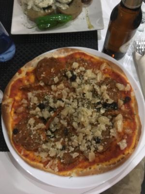 Pizza at El Oju in Granada