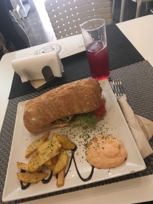 Vegan tortilla sandwich at El Oju in Granada