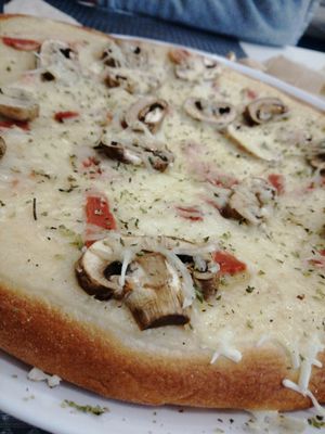 Pizza Carbonara at El Oju in Granada