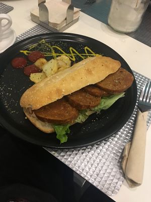 Bocadillo con Chorizo vegano at El Oju in Granada