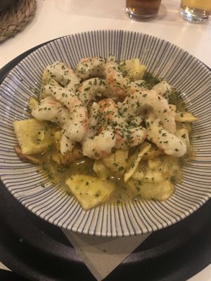 Vegambas al pil pil at El Oju in Granada