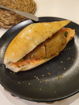 Montadito de seitan at El Oju in Granada