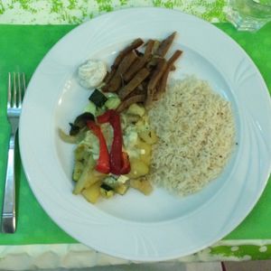 Grilled seitan, rice, vegetables and vegan dips at Welcome Bistrot in Trieste
