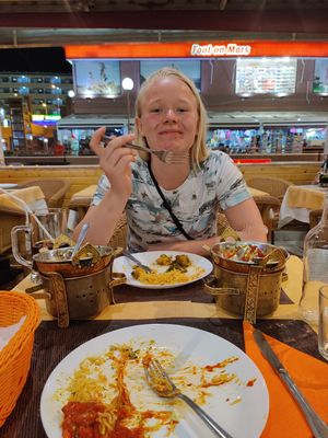 Happy costumer at Maharaja Palace Indian Tandoori Restaurant in Gran Canaria