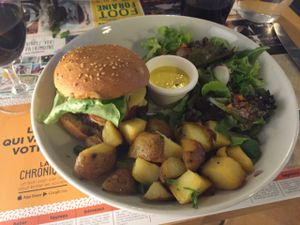 mezzaluna burger at Mezzaluna in Saint-laurent-blangy