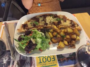 pastry tart at Mezzaluna in Saint-laurent-blangy