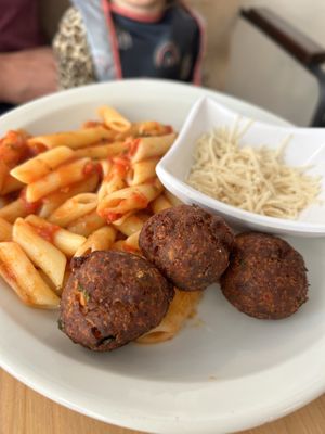 Menu pour enfant - pâtes boulettes  at Mezzaluna in Saint-laurent-blangy