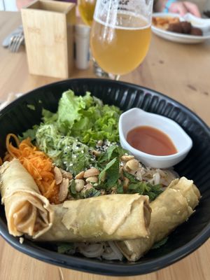 Neems vietnamiens et bière   at Mezzaluna in Saint-laurent-blangy