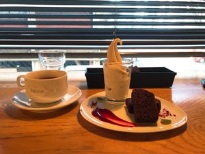 Softcream and chocolate cake at 8ablish Cafe in Tokyo