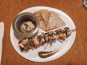 Sluvaki   at 8ablish Cafe in Tokyo