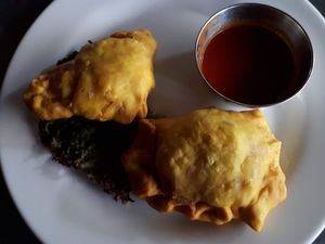 Vegetable samosas served with a chutney at Balti Drambliai Vegetarine Kavine in Vilnius
