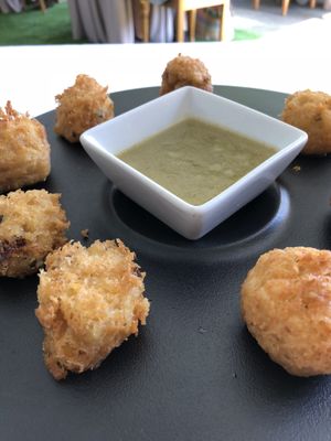 Buñuelos vegetales con salsa de puerros at Casa Chema in Oviedo